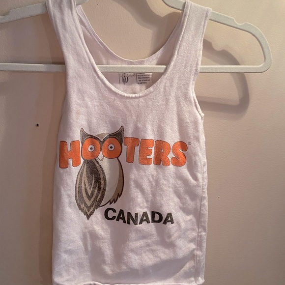 Hooters uniform shirt xsmall HOOTERS CANADA. MAKE AN OFFER. - Picture 1 of 5